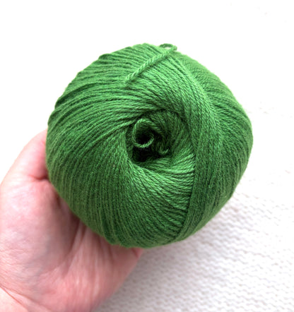 3 balls x 50g Cashmere yarn : 100% Cashmere : 26 Grass Green