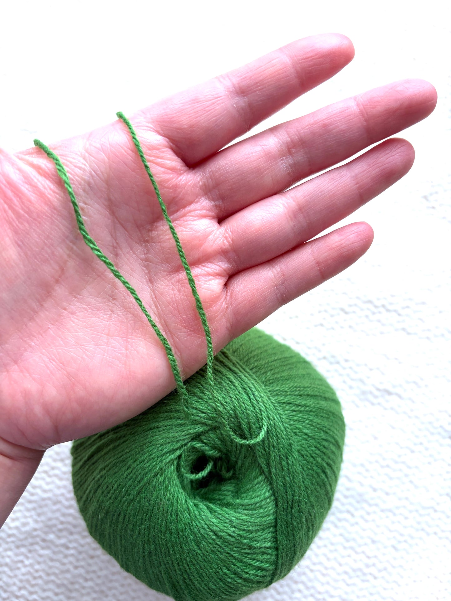 3 balls x 50g Cashmere yarn : 100% Cashmere : 26 Grass Green