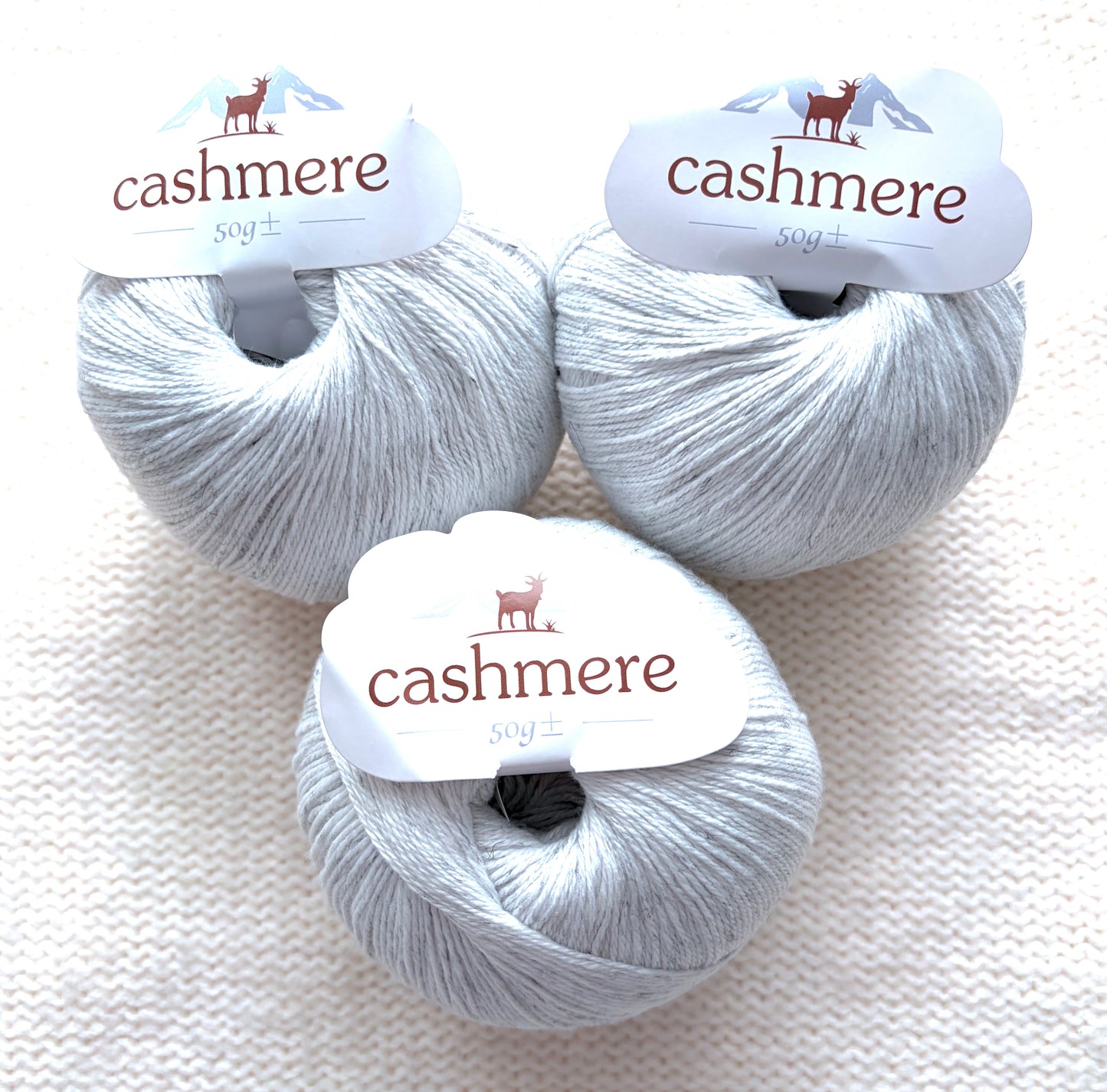 3 balls x 50g Cashmere yarn : 100% Cashmere : 03 Heather Grey