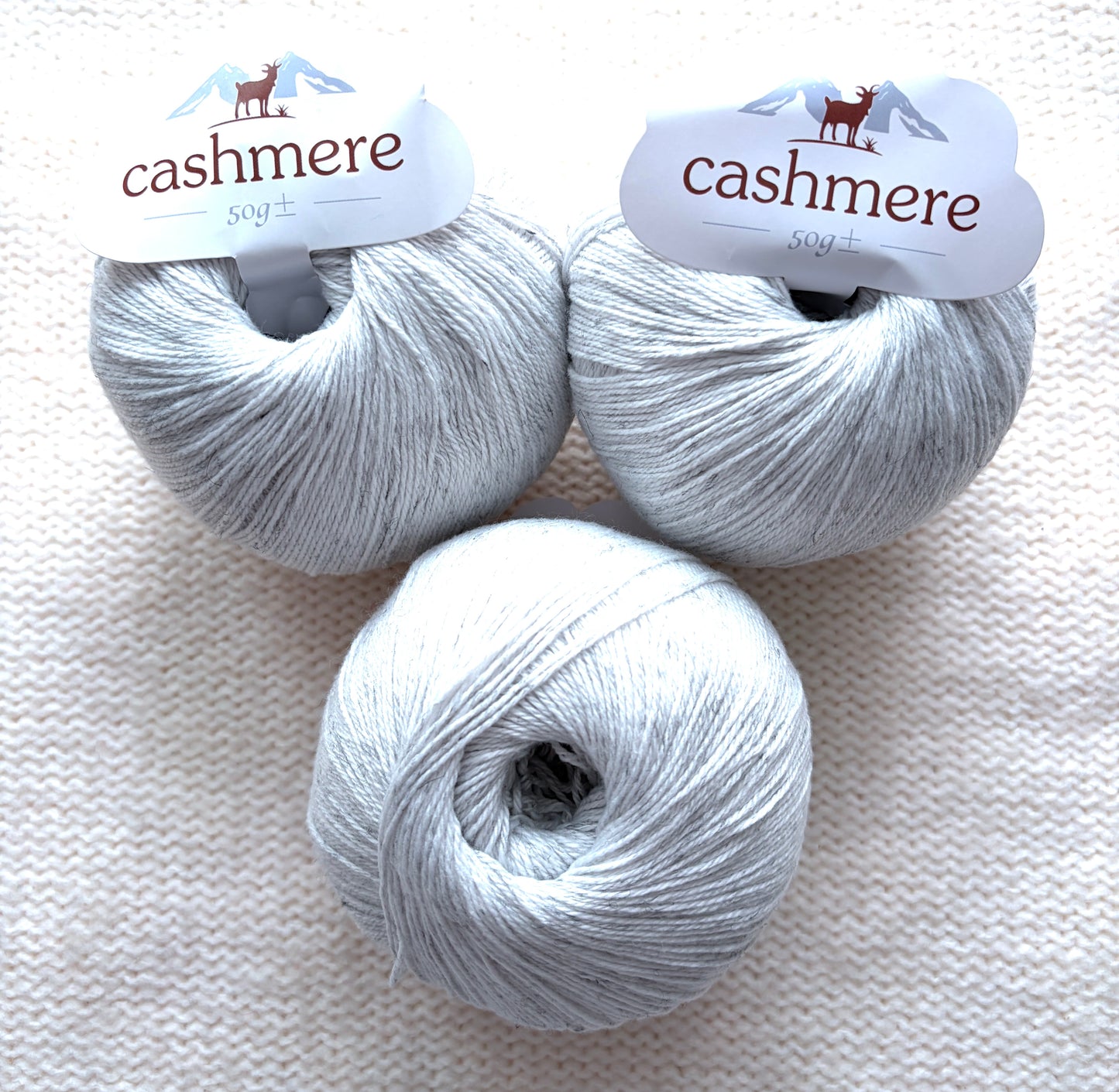 3 balls x 50g Cashmere yarn : 100% Cashmere : 03 Heather Grey