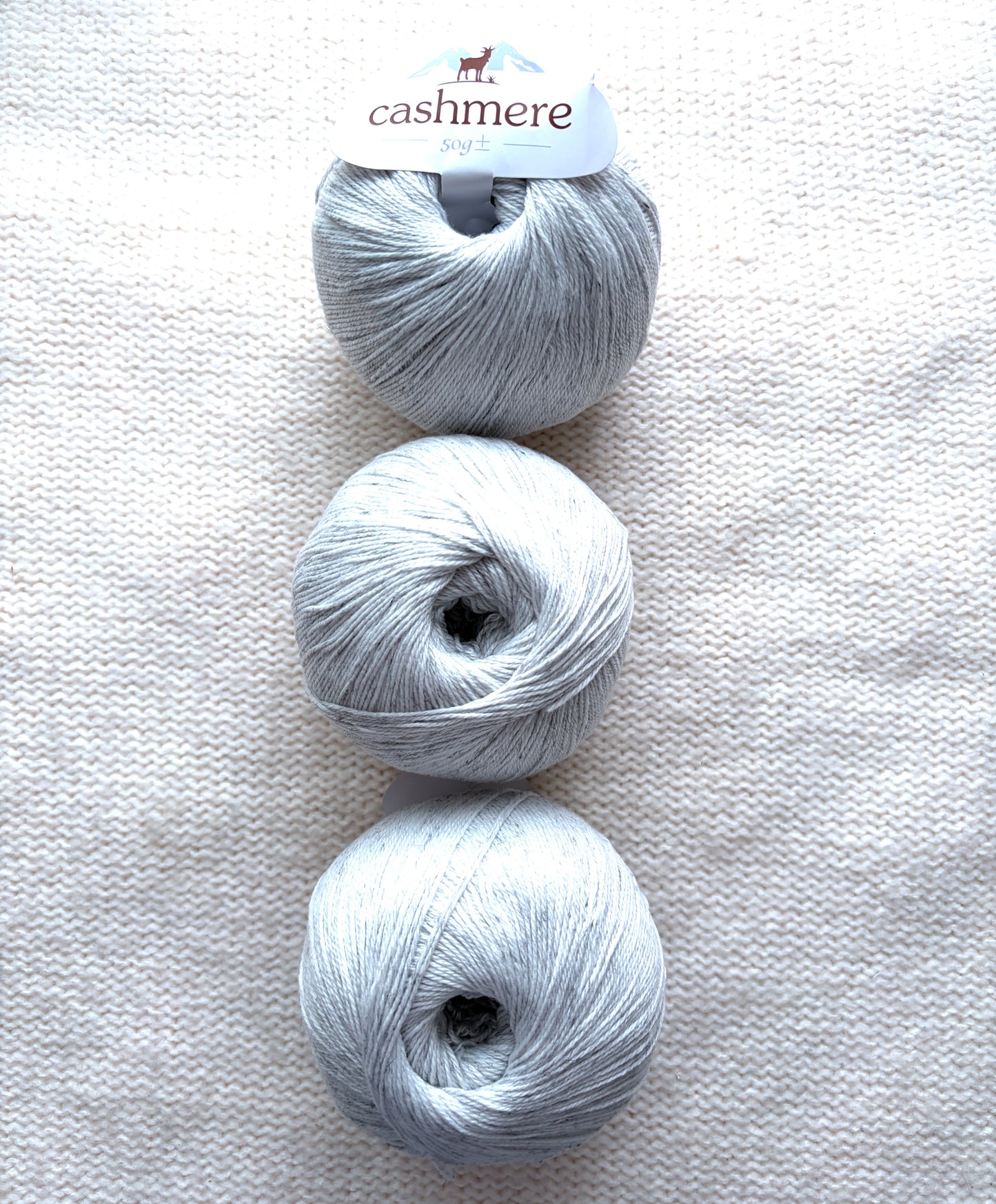 3 balls x 50g Cashmere yarn : 100% Cashmere : 03 Heather Grey
