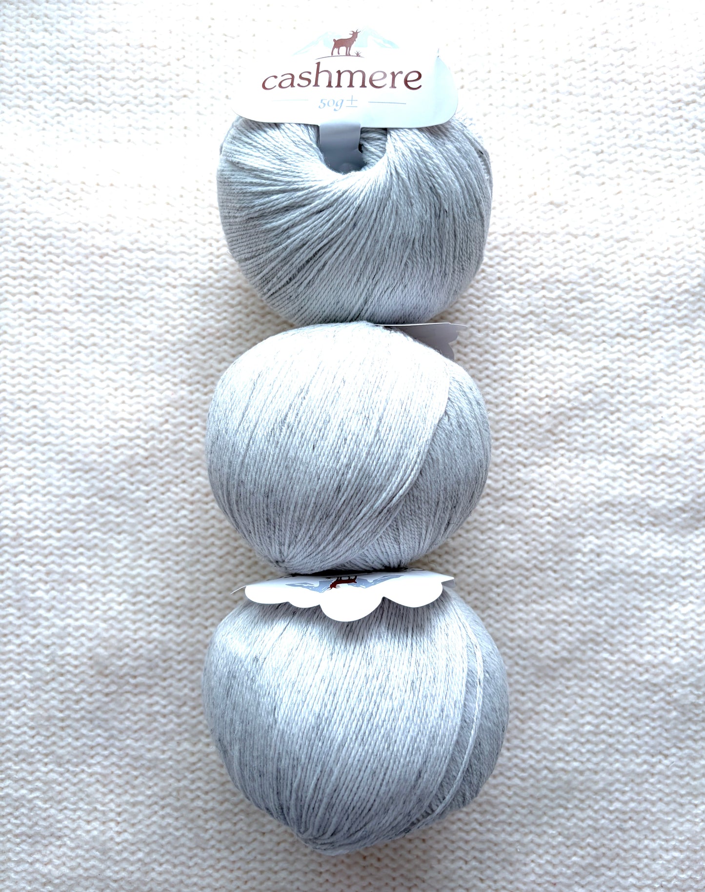 3 balls x 50g Cashmere yarn : 100% Cashmere : 03 Heather Grey