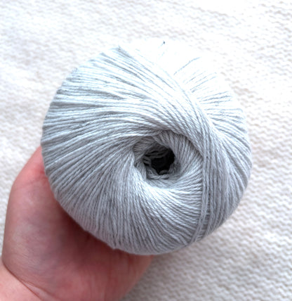 3 balls x 50g Cashmere yarn : 100% Cashmere : 03 Heather Grey