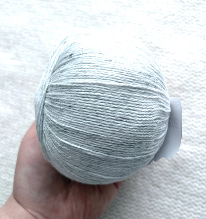 3 balls x 50g Cashmere yarn : 100% Cashmere : 03 Heather Grey