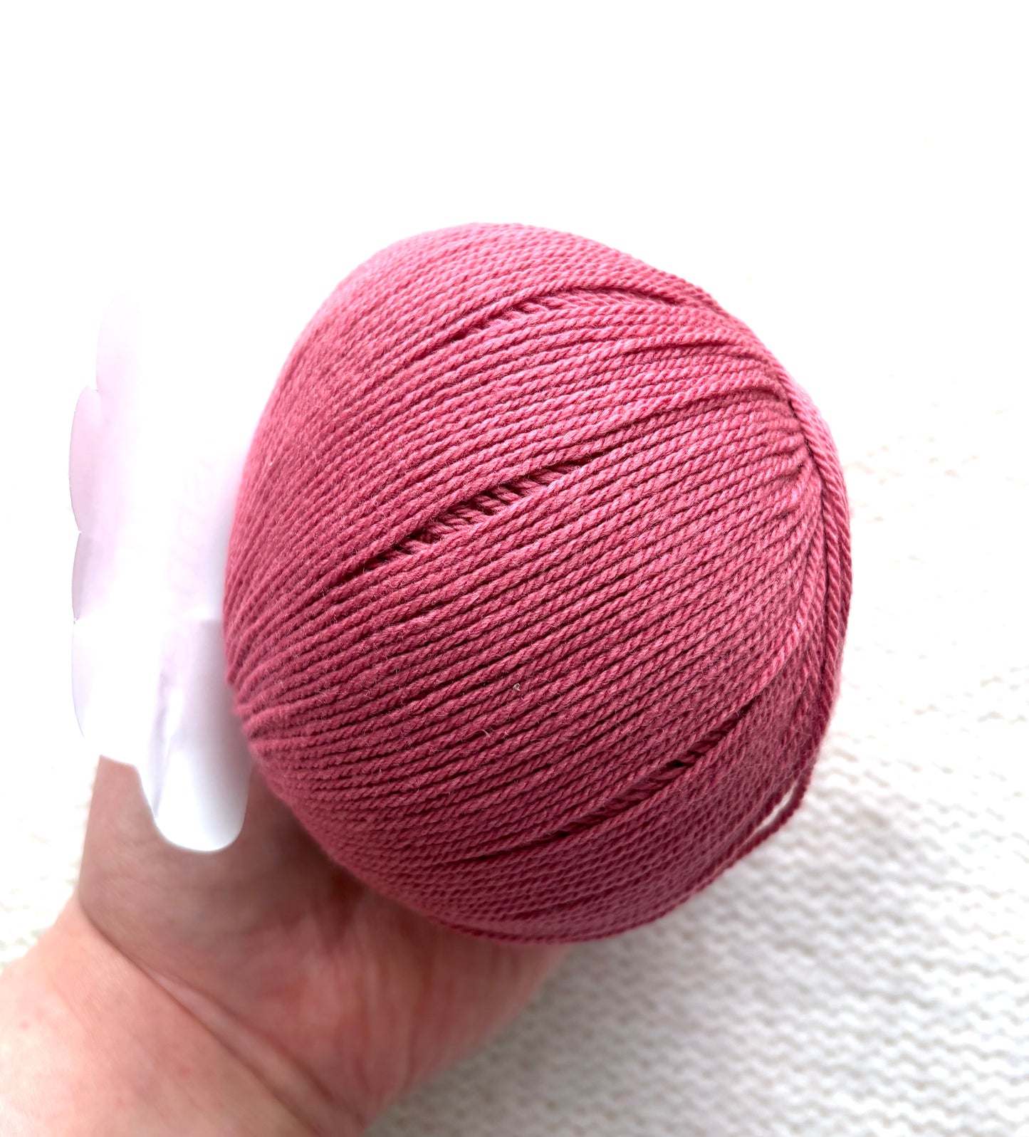 3 balls x 50g Cashmere yarn : 100% Cashmere : 25 Rose Red
