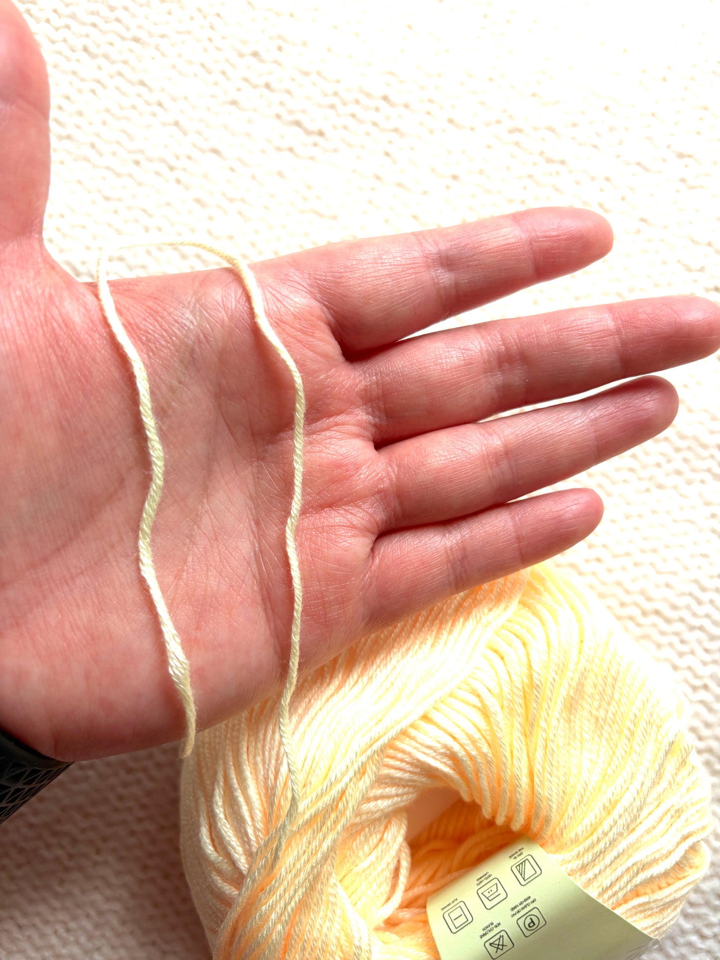 5 balls x 50g Cashmere Silk yarn : Cashmere + Silk + Bamboo fiber : 04 Buttercream