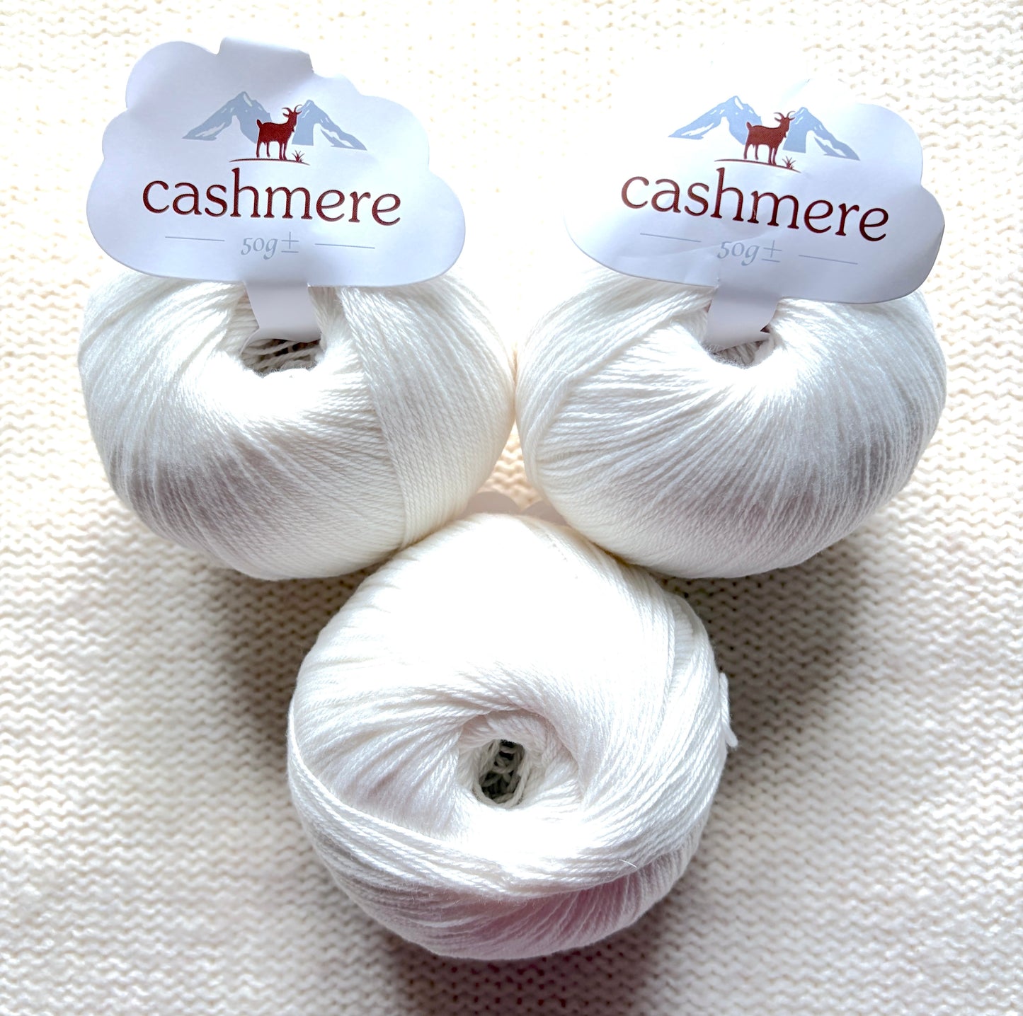 3 balls x 50g Cashmere yarn : 100% Cashmere : 01 White