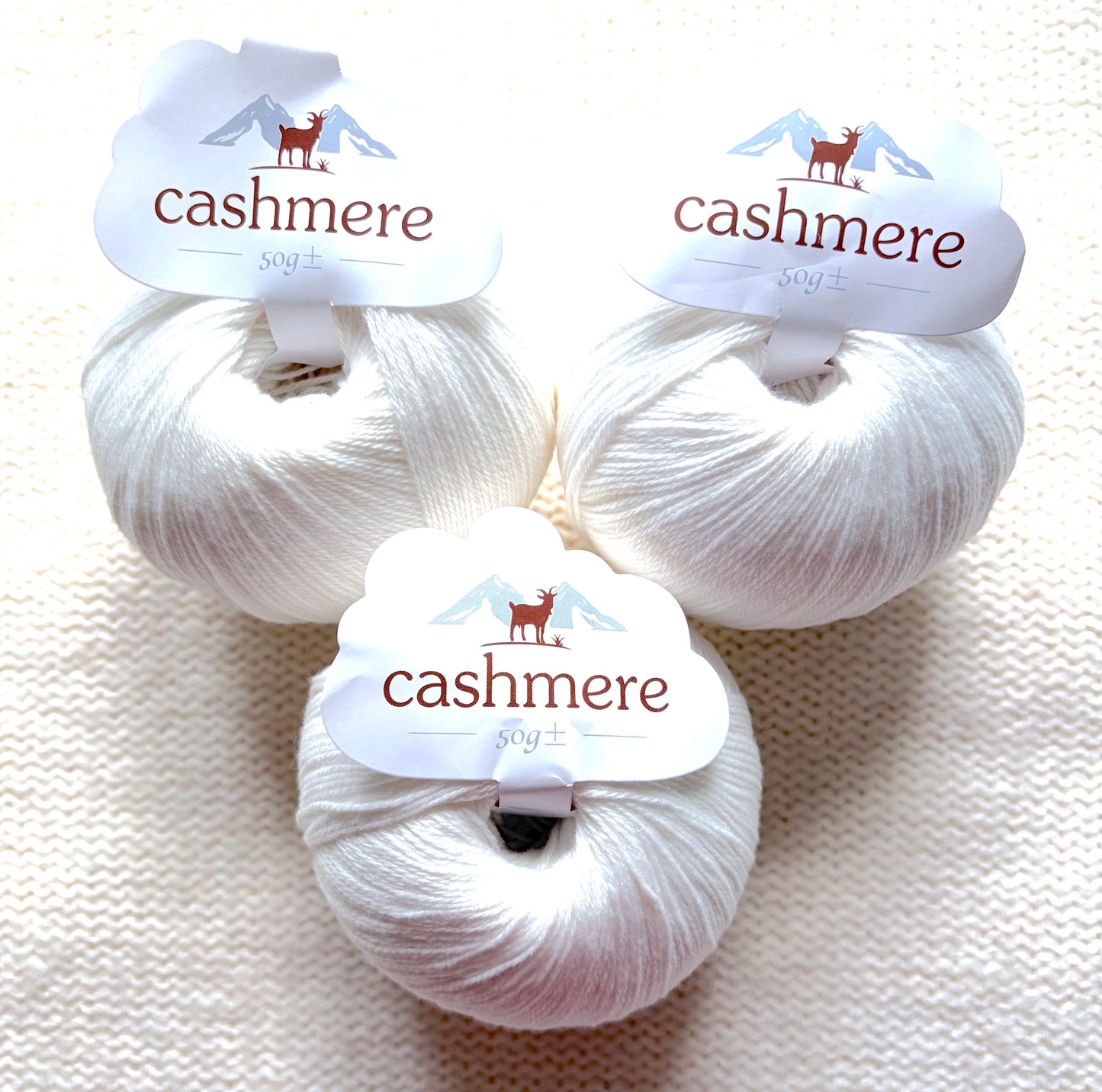 3 balls x 50g Cashmere yarn : 100% Cashmere : 01 White