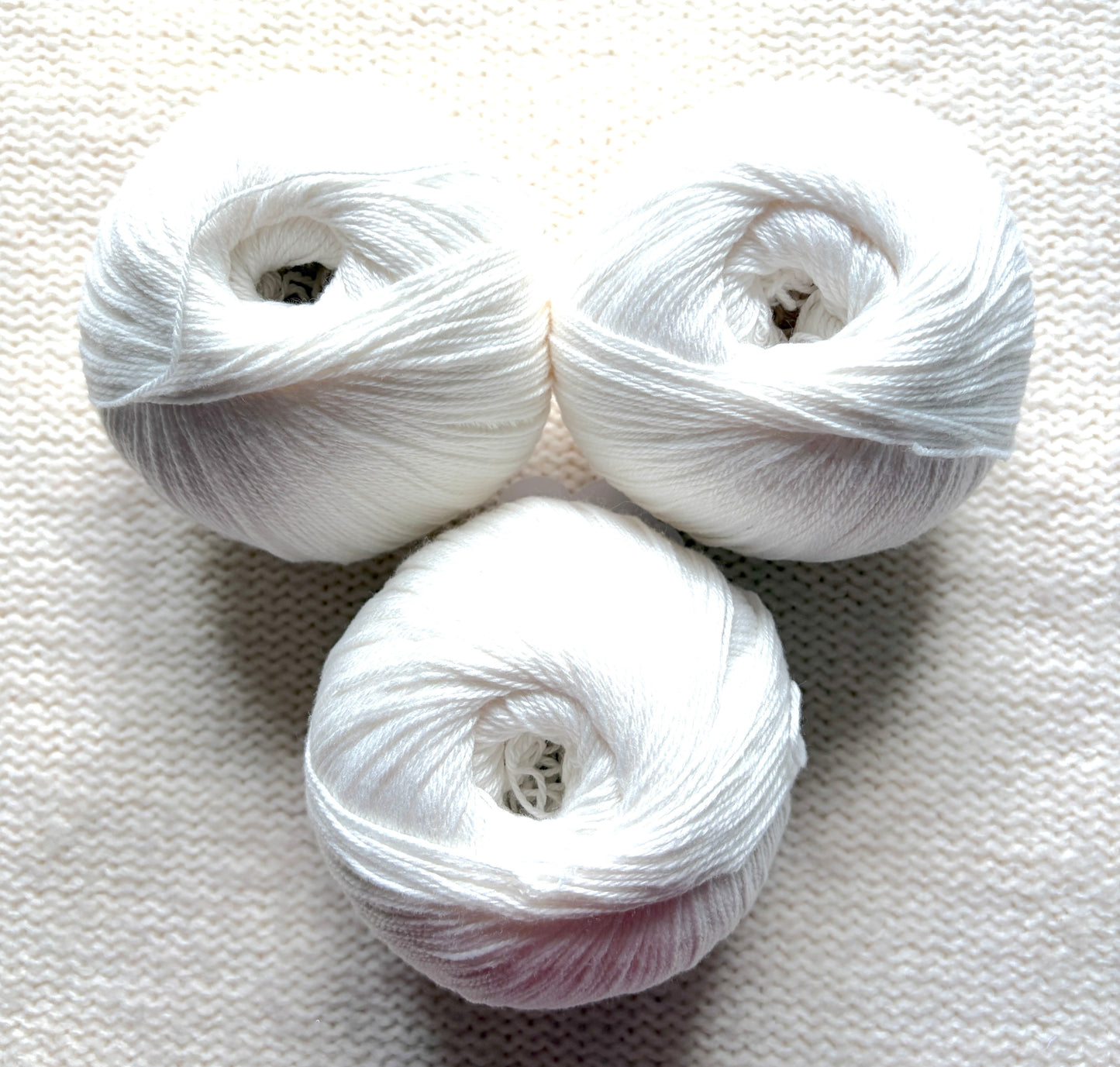 3 balls x 50g Cashmere yarn : 100% Cashmere : 01 White