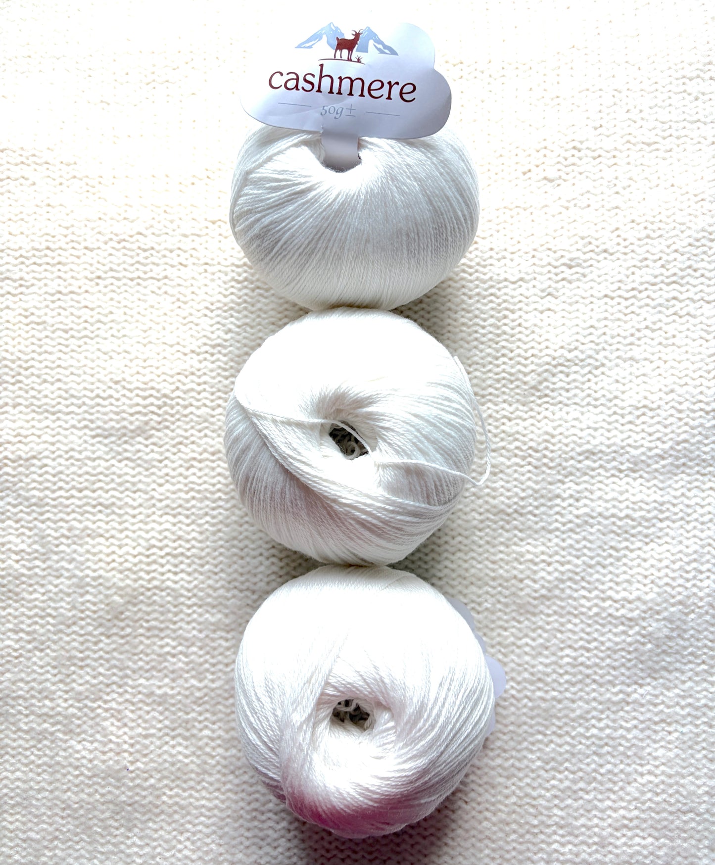 3 balls x 50g Cashmere yarn : 100% Cashmere : 01 White