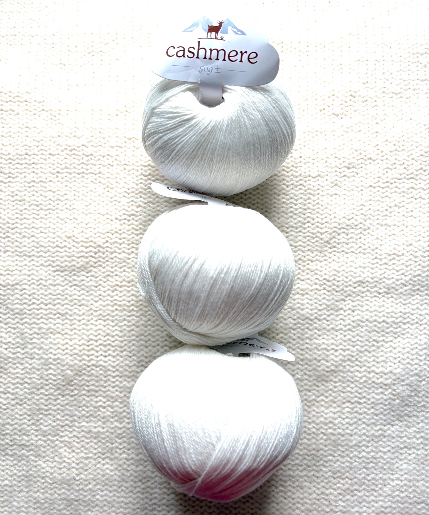 3 balls x 50g Cashmere yarn : 100% Cashmere : 01 White
