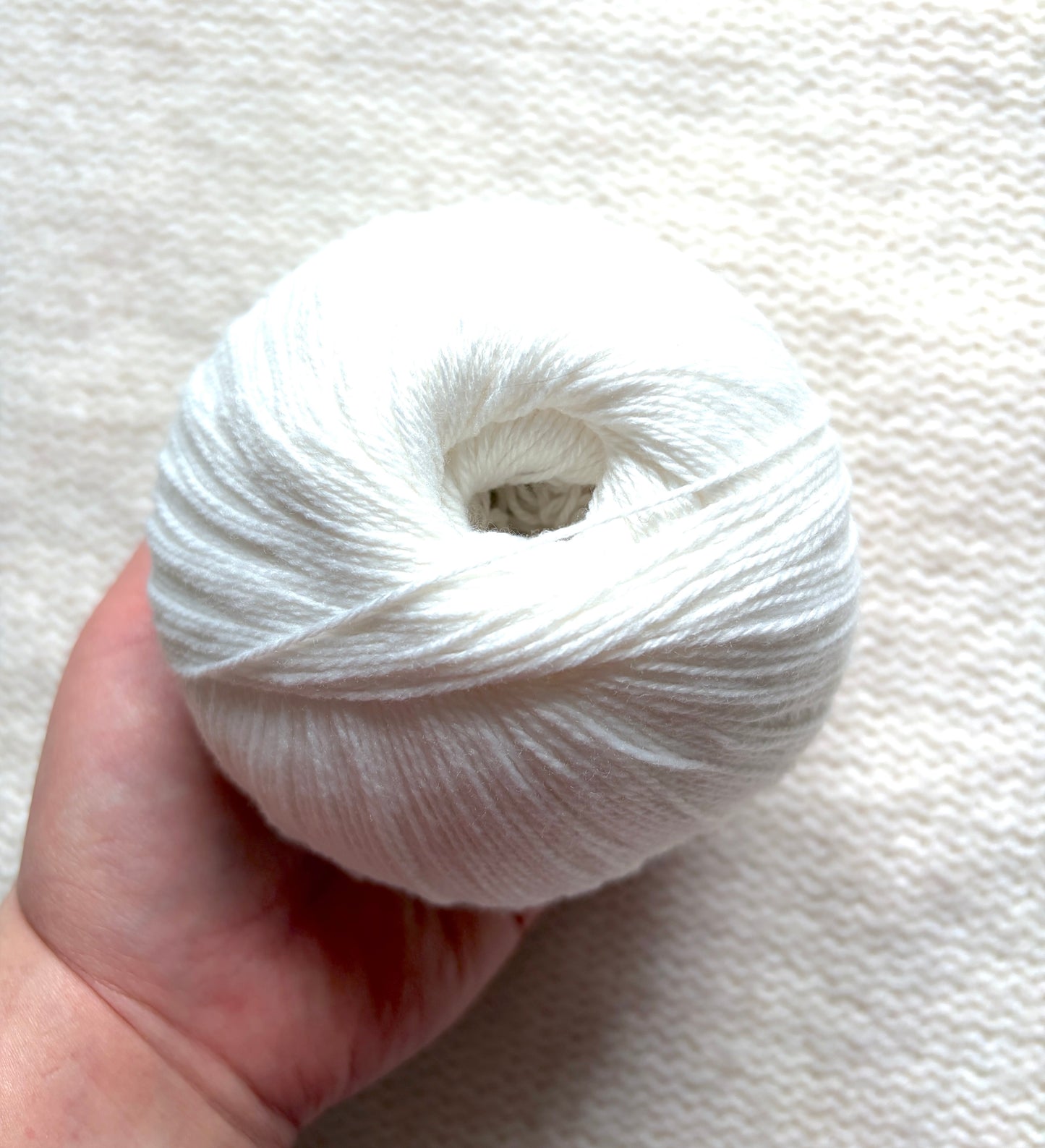 3 balls x 50g Cashmere yarn : 100% Cashmere : 01 White