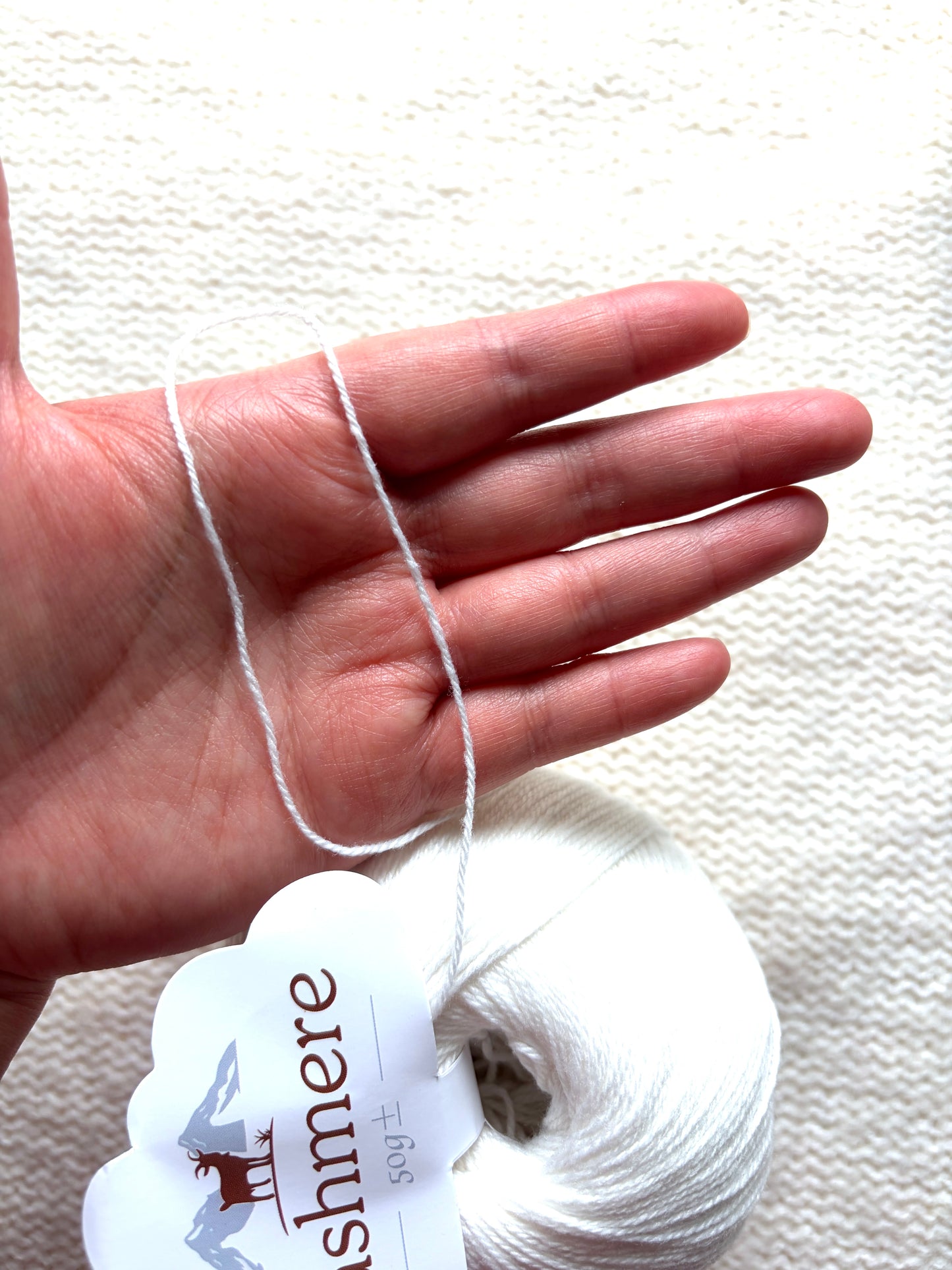 3 balls x 50g Cashmere yarn : 100% Cashmere : 01 White
