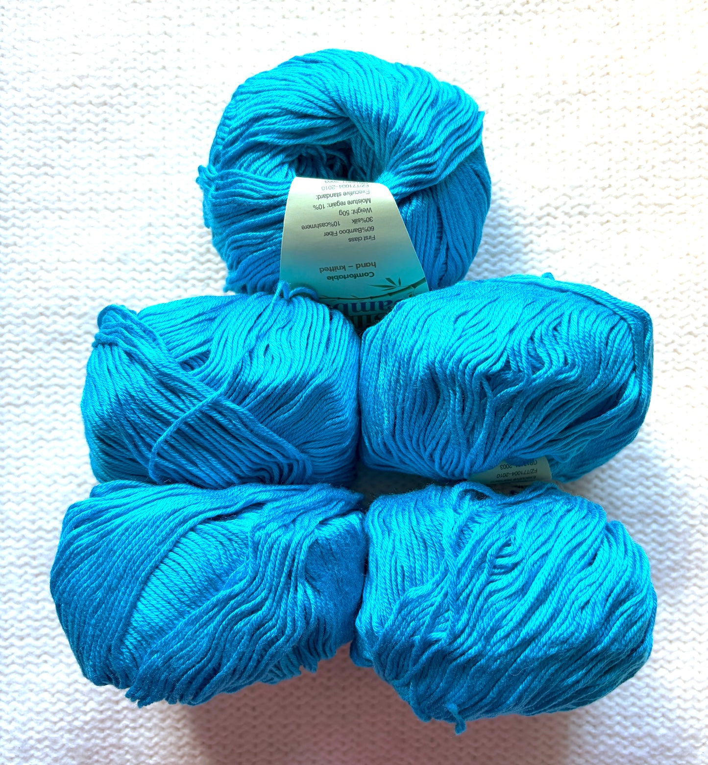 5 balls x 50g Cashmere Silk yarn : Cashmere + Silk + Bamboo fiber : 27 Bright Cerulean Blue
