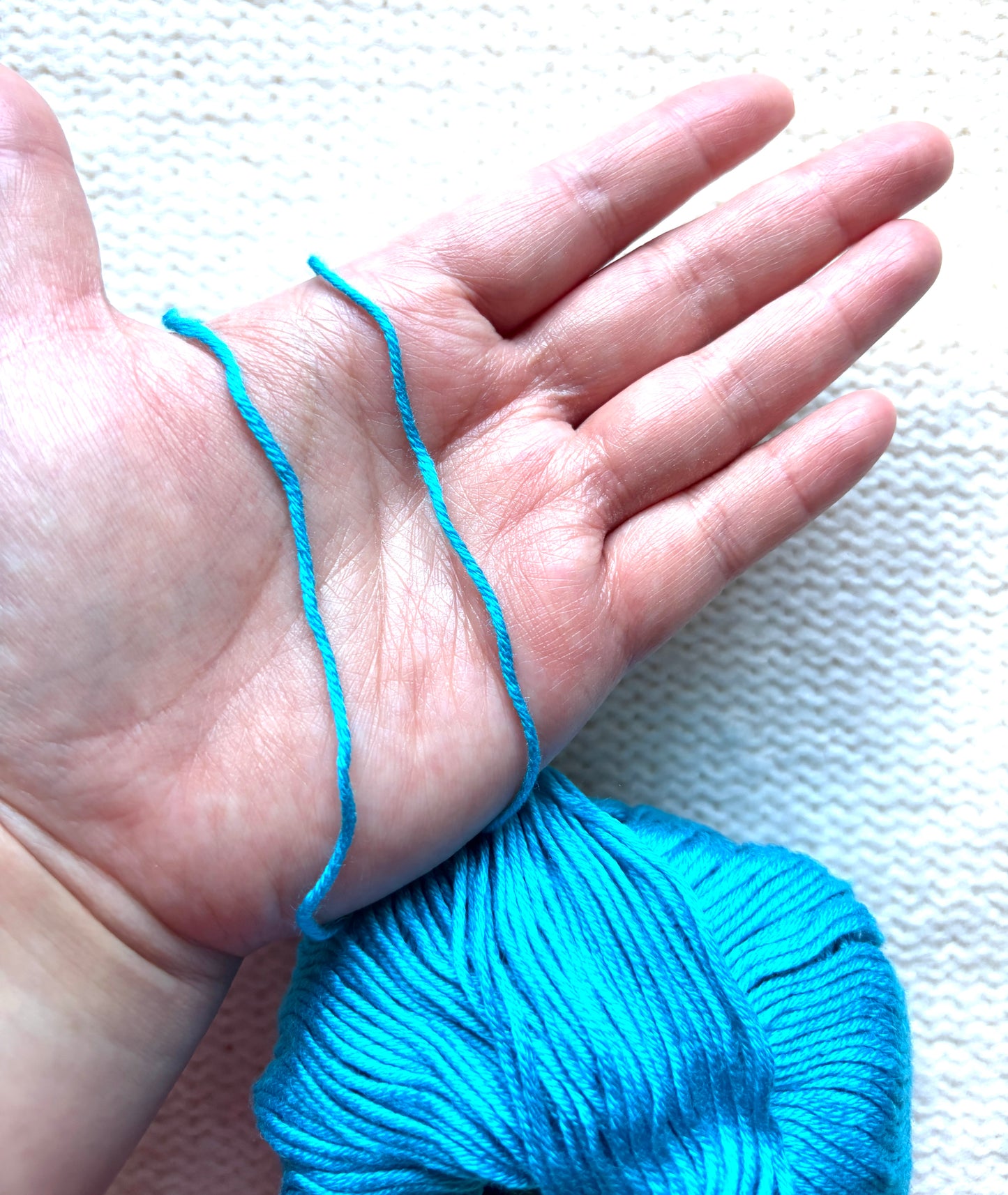 5 balls x 50g Cashmere Silk yarn : Cashmere + Silk + Bamboo fiber : 27 Bright Cerulean Blue