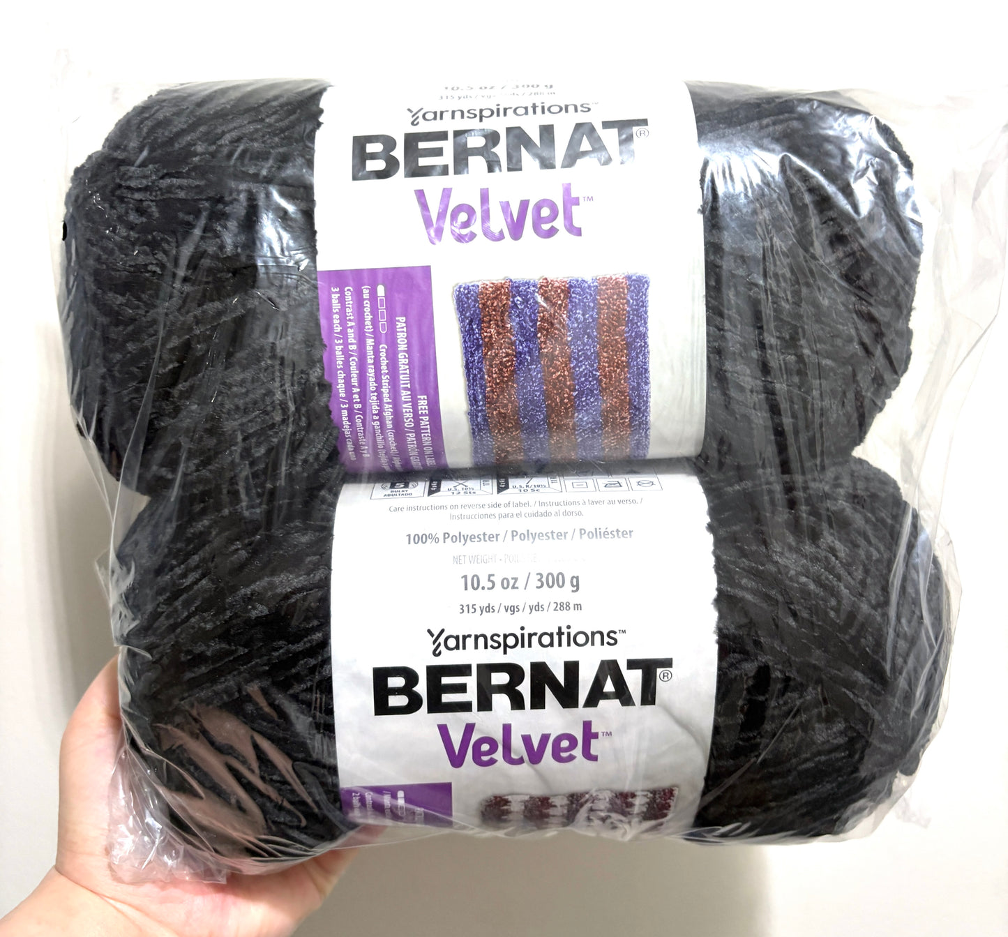 2 Balls x 300g Bernat Velvet Yarn Bulky Yarn : Blackbird