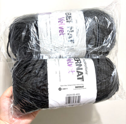 2 Balls x 300g Bernat Velvet Yarn Bulky Yarn : Blackbird
