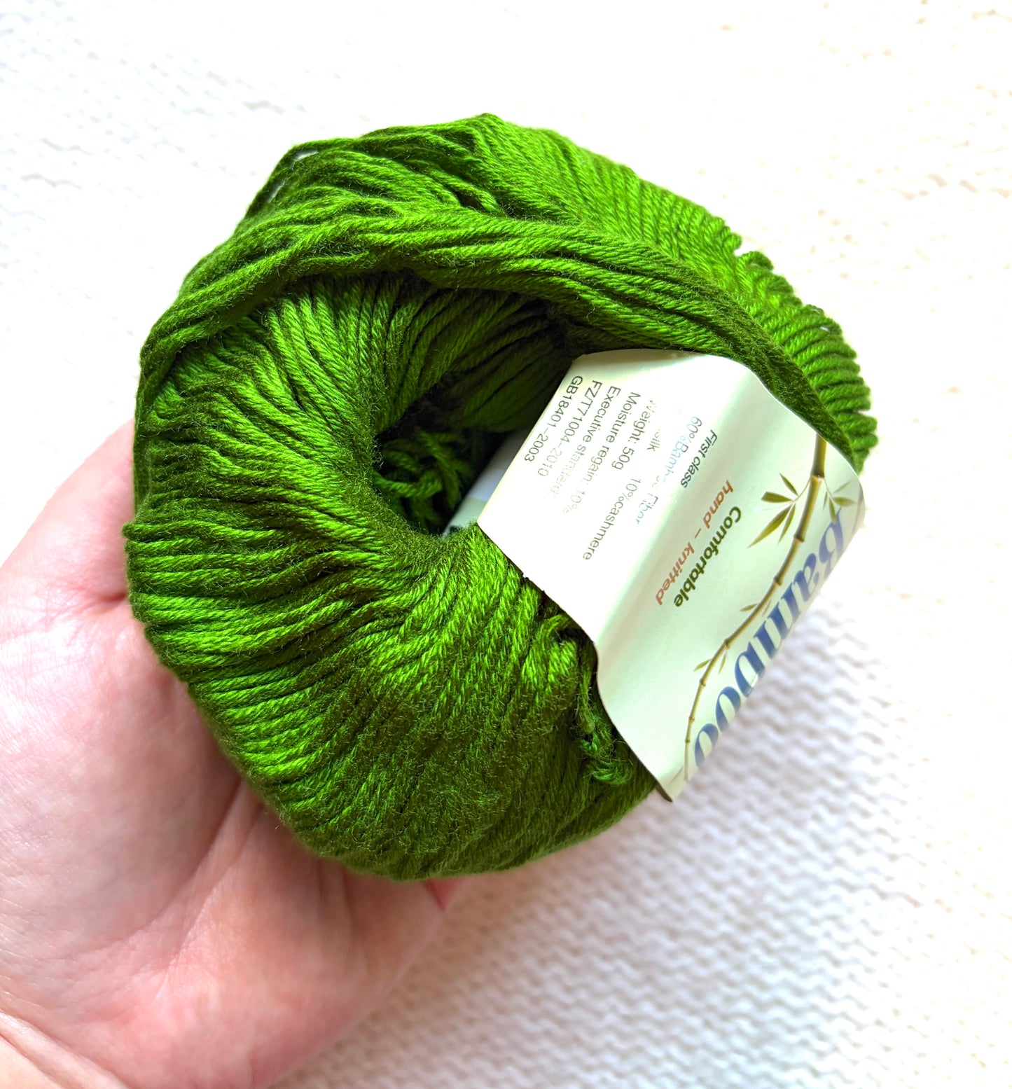 5 balls x 50g Cashmere Silk yarn : Cashmere + Silk + Bamboo fiber : 09 Sap Green
