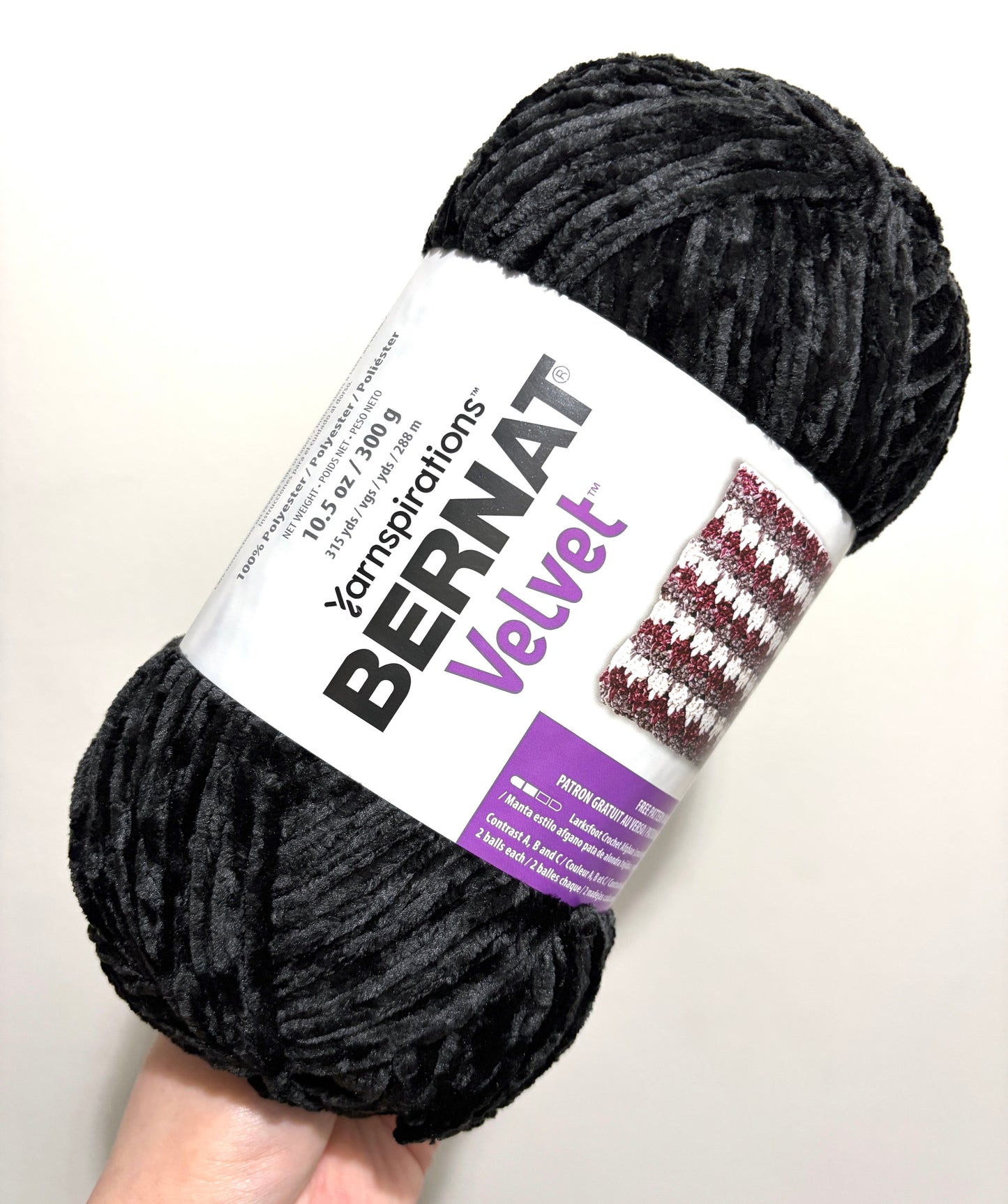 2 Balls x 300g Bernat Velvet Yarn Bulky Yarn : Blackbird