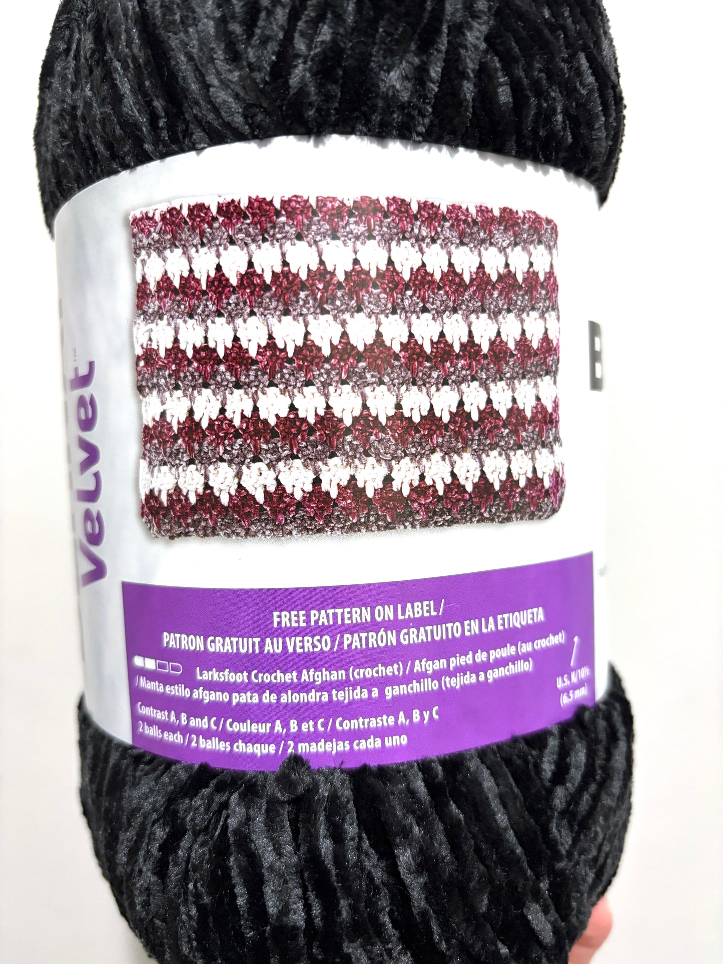 2 Balls x 300g Bernat Velvet Yarn Bulky Yarn : Blackbird