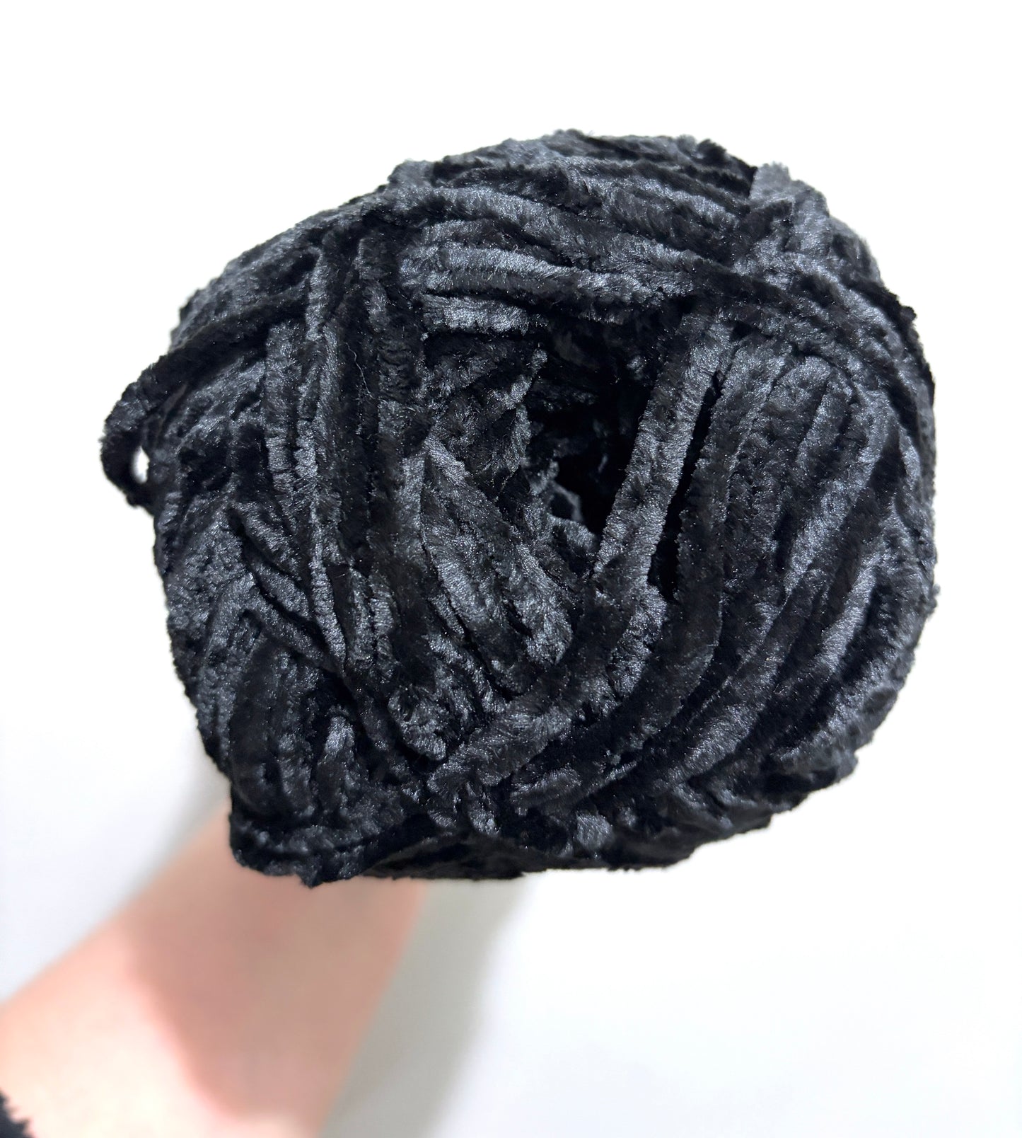2 Balls x 300g Bernat Velvet Yarn Bulky Yarn : Blackbird